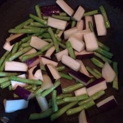 茄瓜和蒜苔能一起吃吗,茄瓜与蒜苔的搭配食用探讨