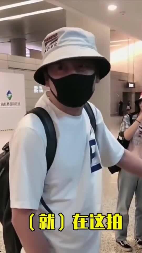 到处吃瓜的路人