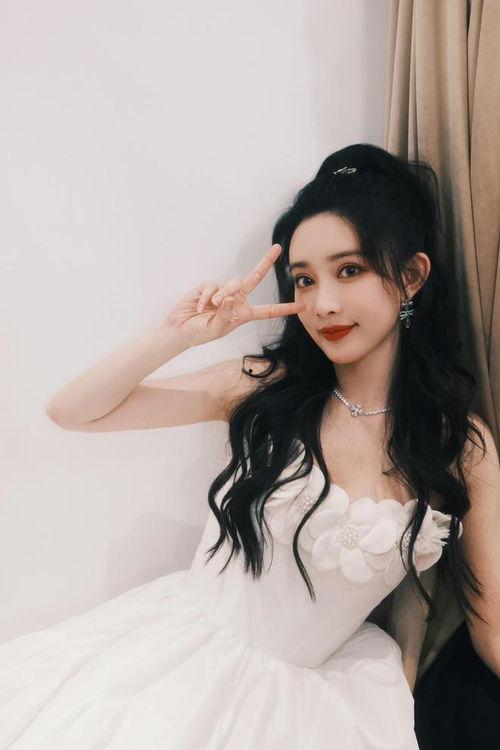 白鹿吃瓜孟子义,孟子义与白鹿的甜蜜纠葛