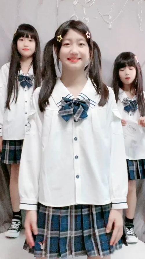 校服姐妹吃瓜,揭秘校园里的那些吃瓜趣事