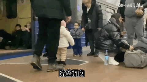 战地记者前线吃瓜,揭秘战地生活的酸甜苦辣