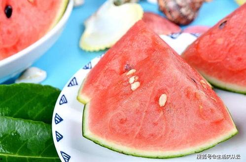 吃货用勺子吃无籽瓜,一勺尽享无籽瓜的美味之旅