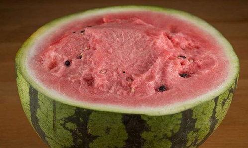 赞美吃瓜的视频,跟随视频领略美食的魅力