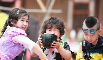 边哭边吃瓜,边哭边吃的独特情感体验