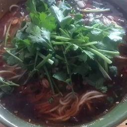 大瓜吃肥肠面,探寻地道美食背后的故事