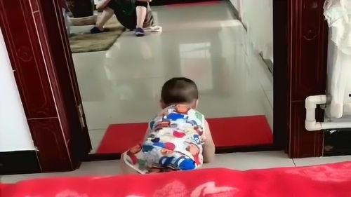 宝宝看到姥姥吃瓜