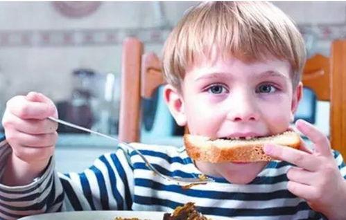 宝宝看到姥姥吃瓜