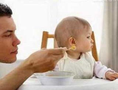 宝宝看到姥姥吃瓜