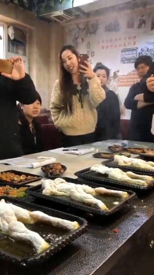 吃瓜群众看影视吃冰淇淋,吃瓜群众的夏日消暑新风尚