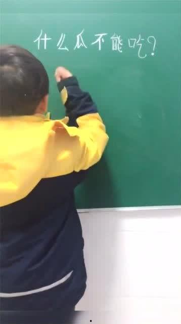 文理老师吃瓜,一场校园里的趣味风波