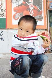 吃瓜的小帅哥,揭秘吃瓜小帅哥的瓜界传奇