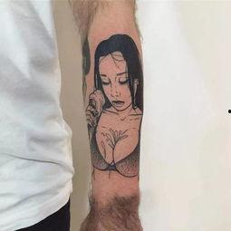 男纹身师吃瓜,揭秘男纹身师的生活点滴