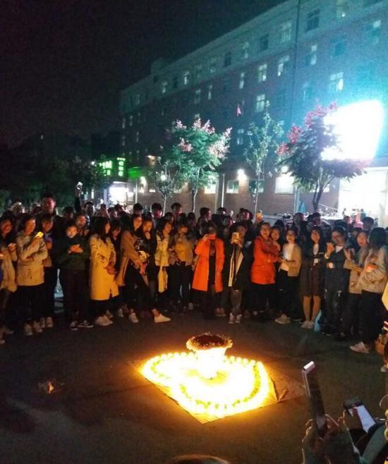 大学毕业群众吃瓜,揭秘校园里的那些事儿