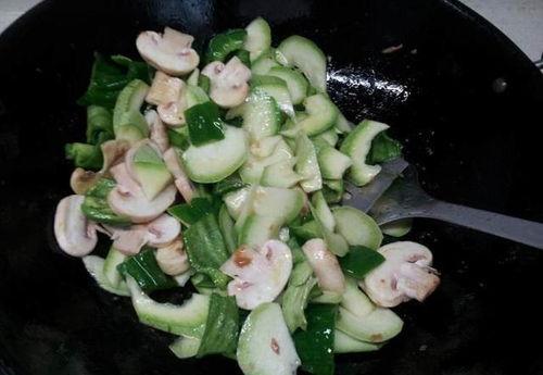 新疆吃白瓜,白瓜的独特风味之旅