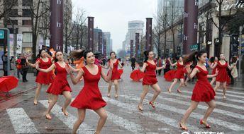 单色舞蹈吃瓜,吃瓜群众眼中的舞蹈盛宴