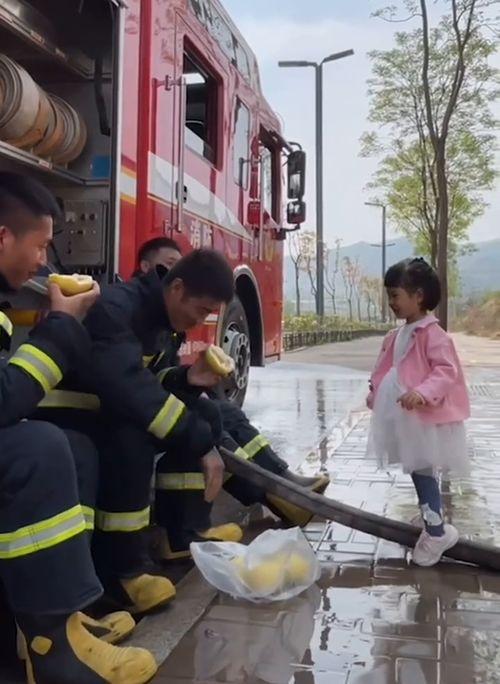 天津消防小孩吃瓜,小孩误食瓜果引发的安全警示