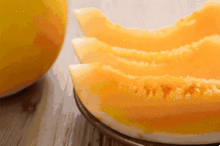 蜜瓜挖着吃,尽享夏日清新滋味