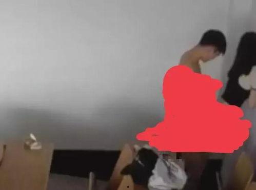 学院教室吃瓜事件