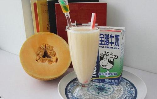 哈密瓜可以牛奶一起吃吗,健康美味两不误