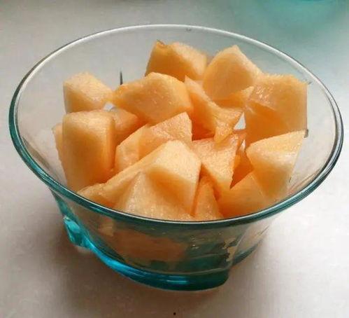 哈密瓜可以牛奶一起吃吗,健康美味两不误