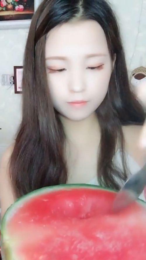 吃瓜国外小姐姐视频,揭秘全球热点事件背后的故事