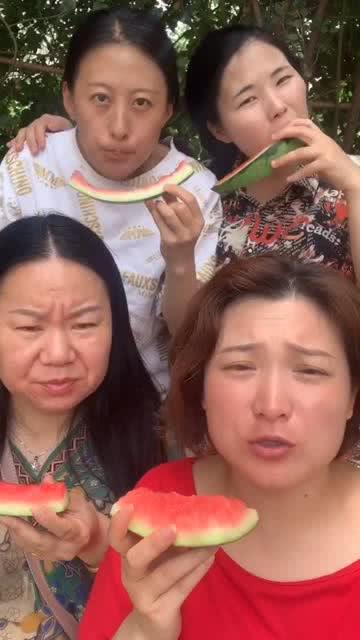 化妆唠嗑 吃瓜,化妆唠嗑，吃瓜群众揭秘幕后故事