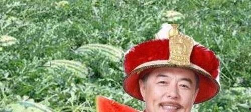 大爷下令吃瓜,瓜香四溢，共度欢乐时光  第1张