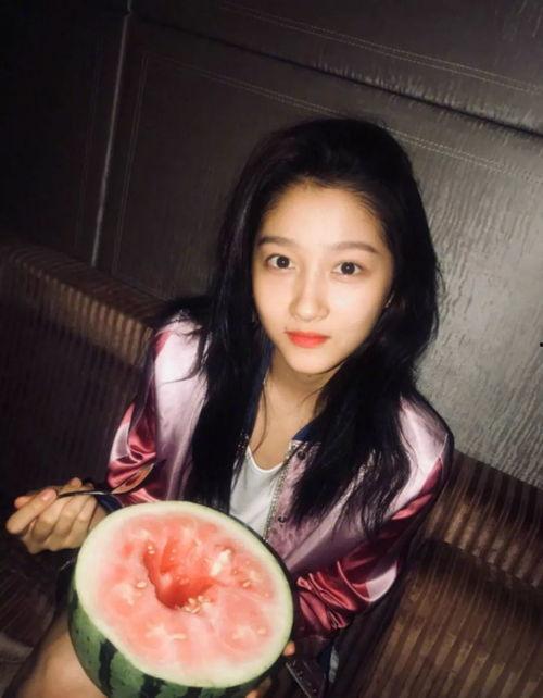 深夜吃瓜吵架图片,一场视觉与情感的碰撞  第2张