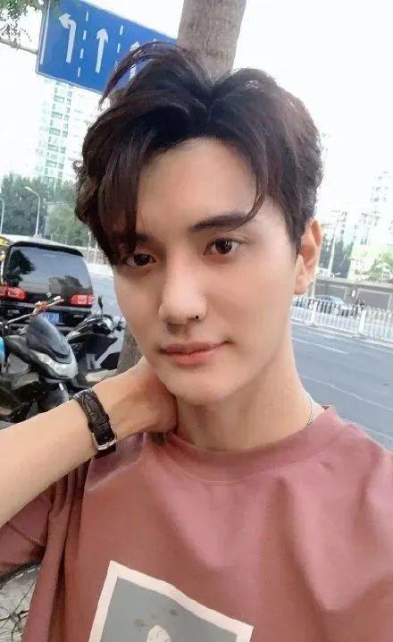 吃瓜少女公布恋情