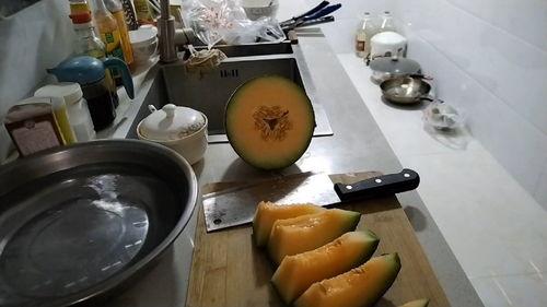 哈密瓜晚上吃的,哈密瓜美食之旅